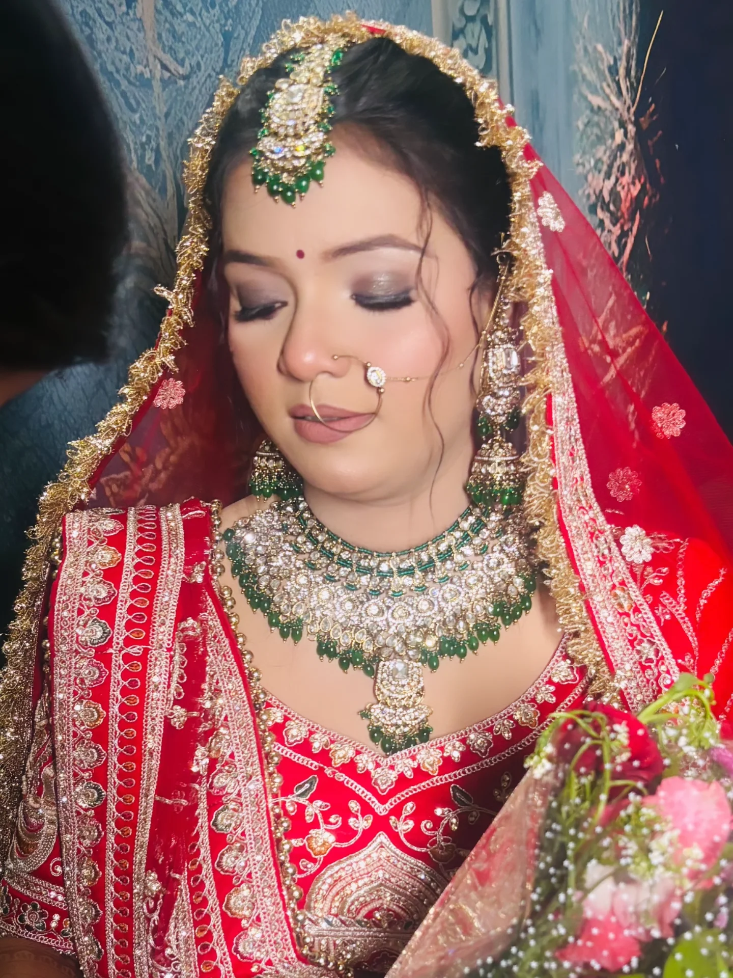 Bridal smoky eye makeup with gold jewelry